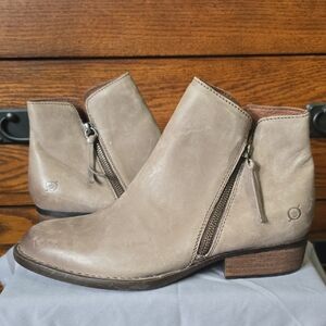Born Women's Olio Taupe Ankle Booties Never Worn Size 9